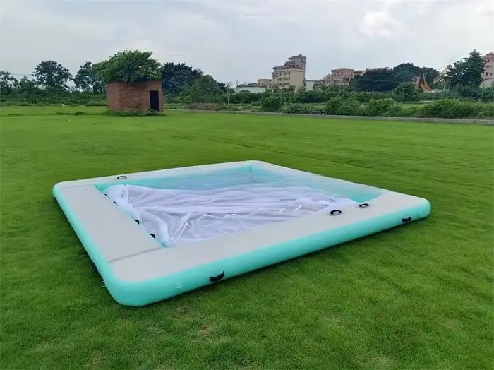 Flotteur d'eau gonflable pour loisirs et piscine de yacht