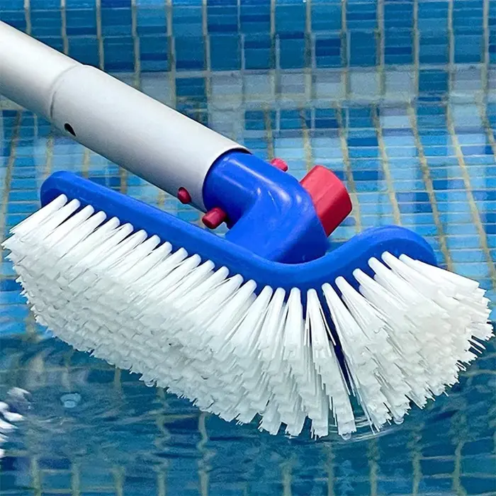 Brosse de nettoyage de piscine à manche courbé rotatif à 180 degrés