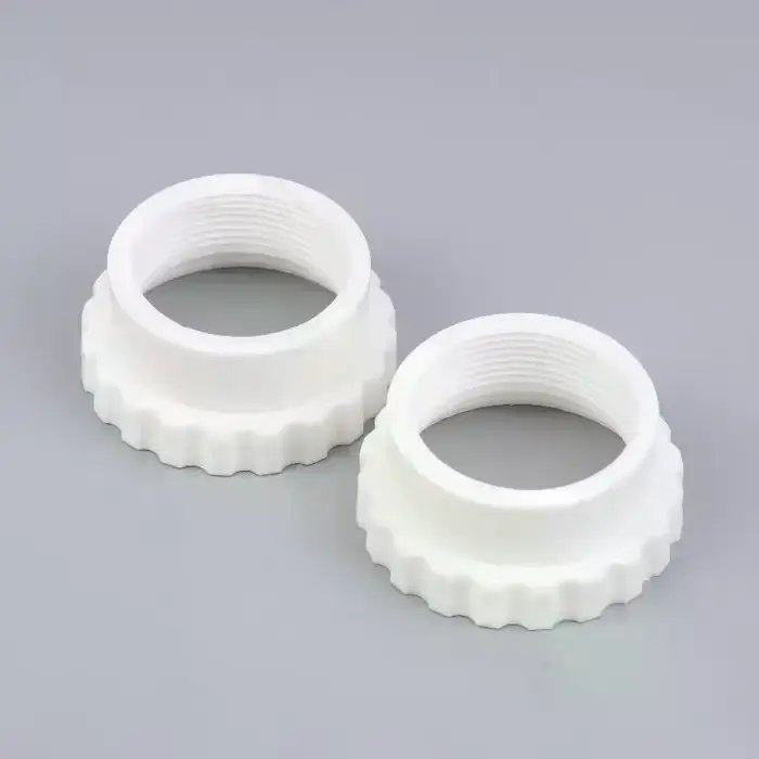 Connexions en plastique pour piscine hors sol