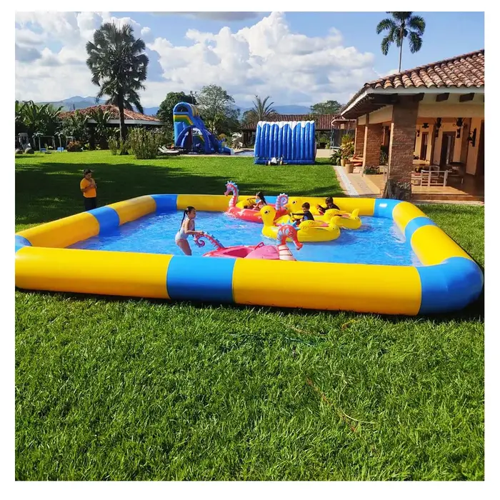 Piscine gonflable carrée d'été pour enfants