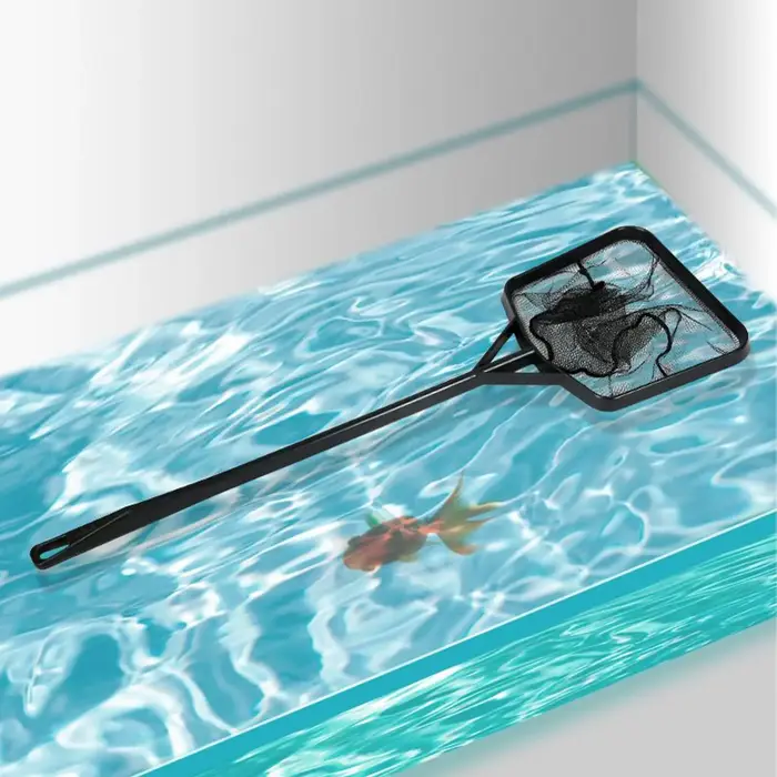 Épuisette de piscine avec poignée antidérapante