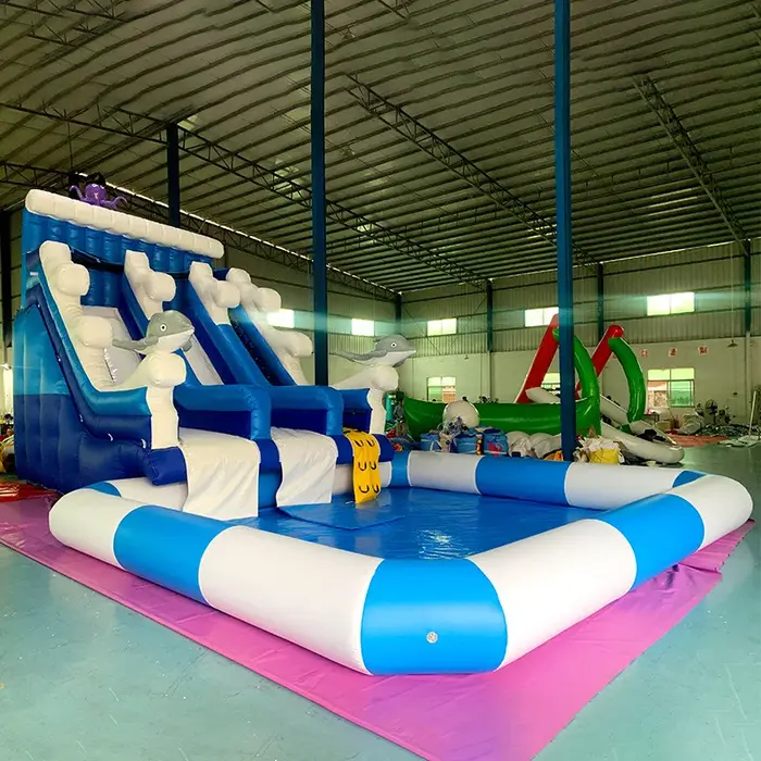 Toboggan aquatique gonflable géant commercial blanc avec piscine