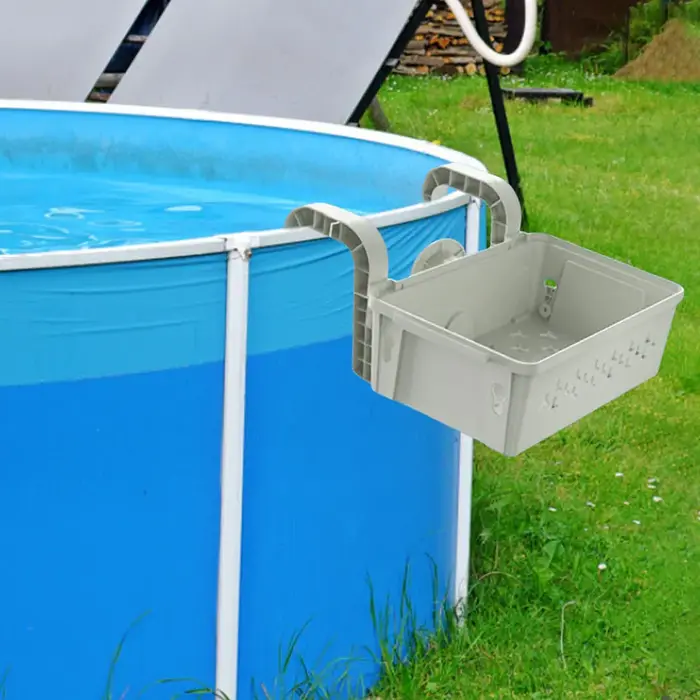 Mir de rangement au bord de la piscine