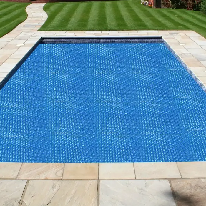 Couverture de piscine solaire