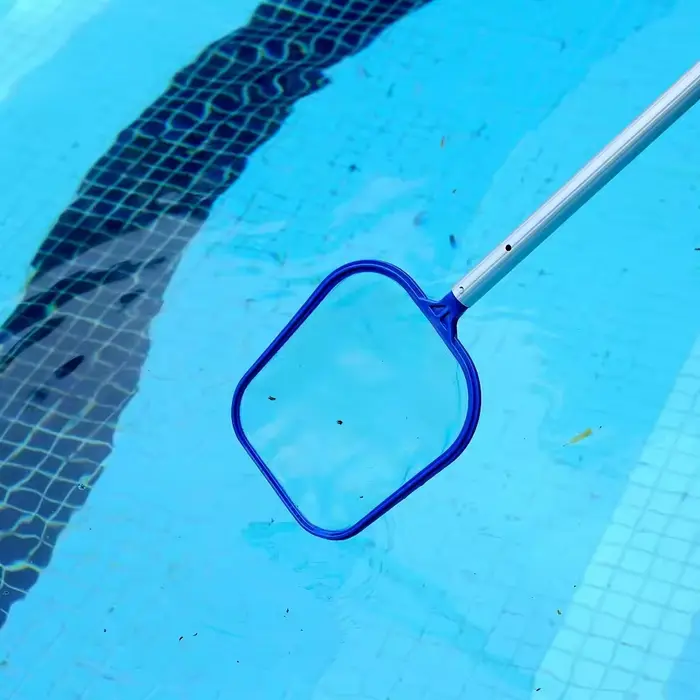 Épuisette à feuilles pour piscine avec cadre en maille pour l'entretien des spas et des piscines
