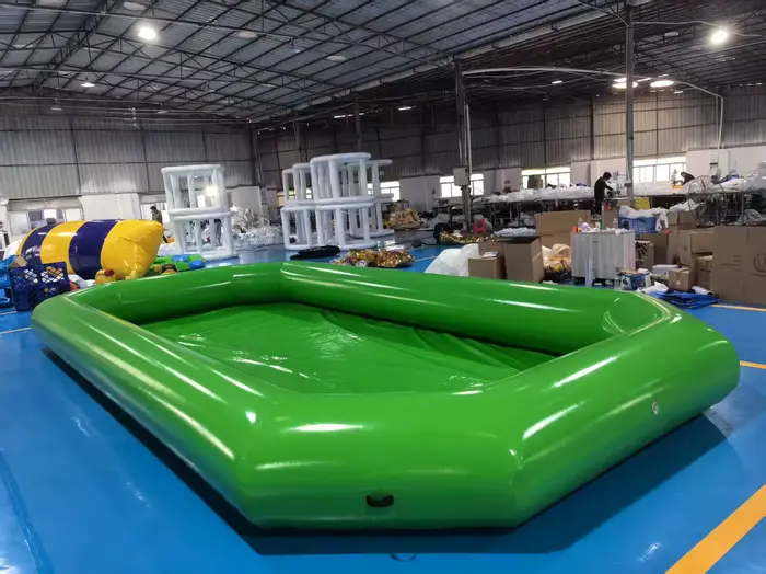 Piscine extérieure au-dessus
