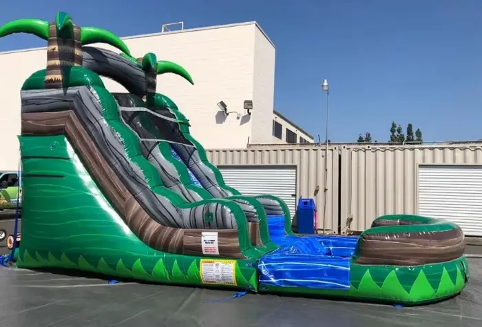 Toboggan aquatique de 18 pieds