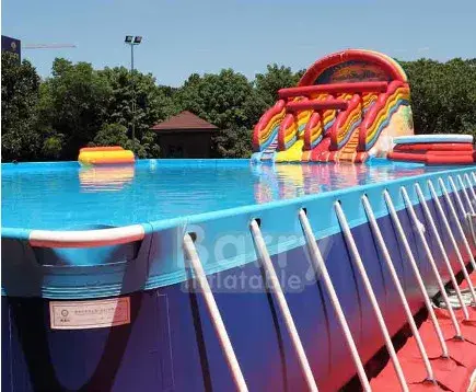 Piscine étanche en conteneur maritime
