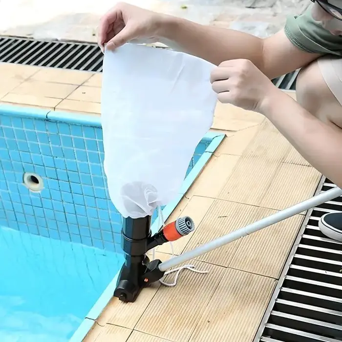 Kit de nettoyage de piscine : Épuisette et outil