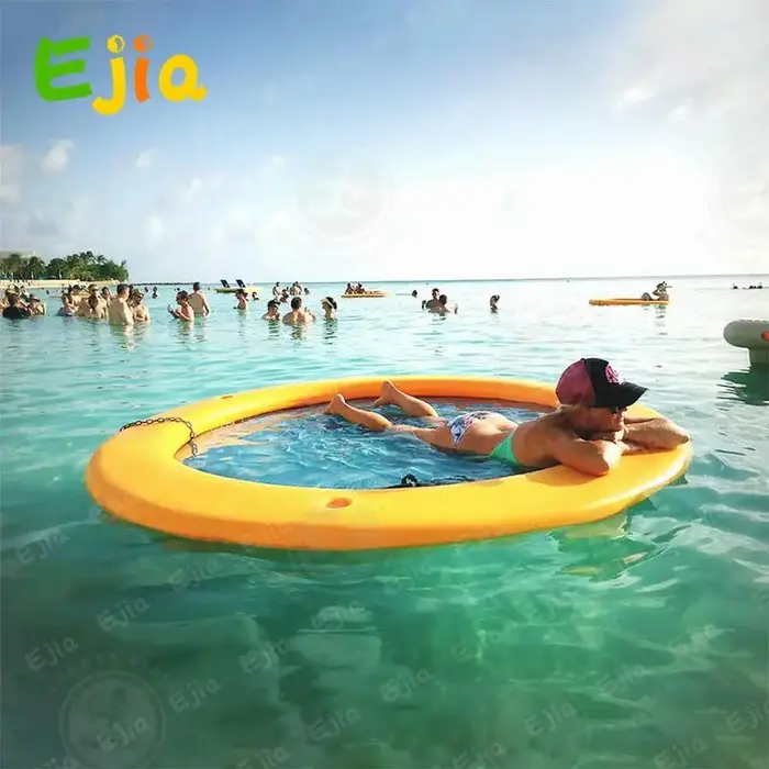 Piscine gonflable avec porte-gobelet