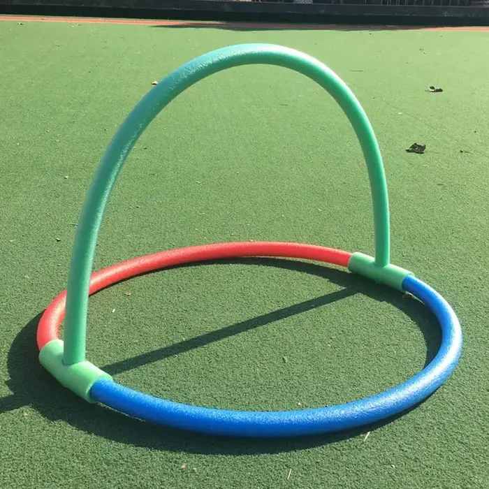 Connecteur flottant pour nouilles de piscine