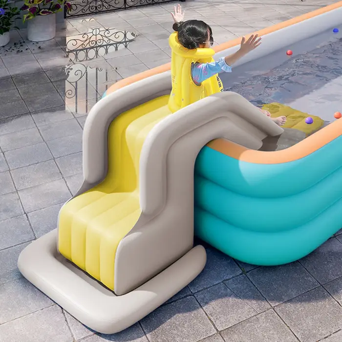 Toboggan aquatique gonflable compact