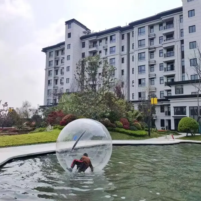 Roue gonflable bleue personnalisée de rouleau de marche d'eau pour des parcs aquatiques