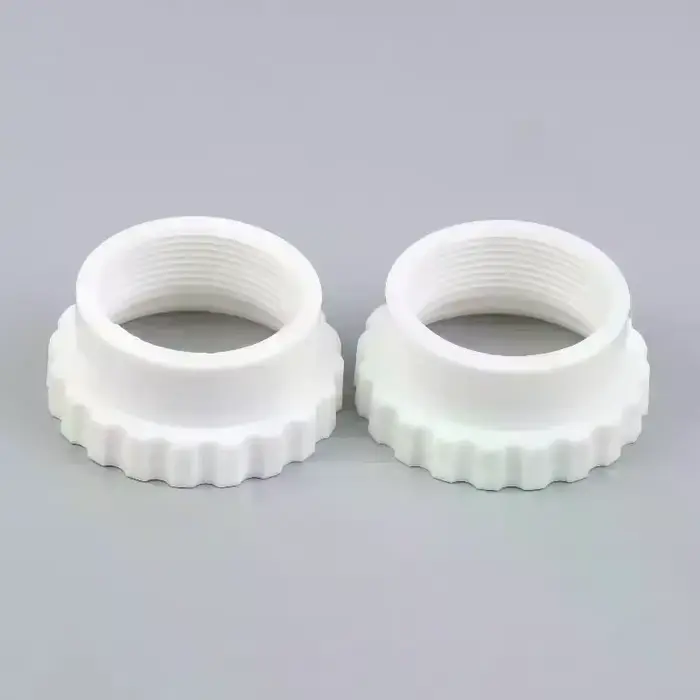 Connexions en plastique pour piscine hors sol