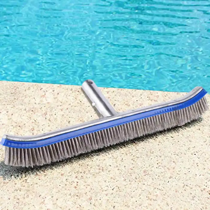 Brosse en acier pour piscine de 18 pouces