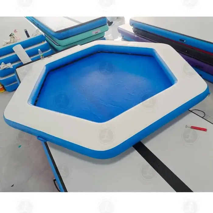 Piscine gonflable avec porte-gobelet