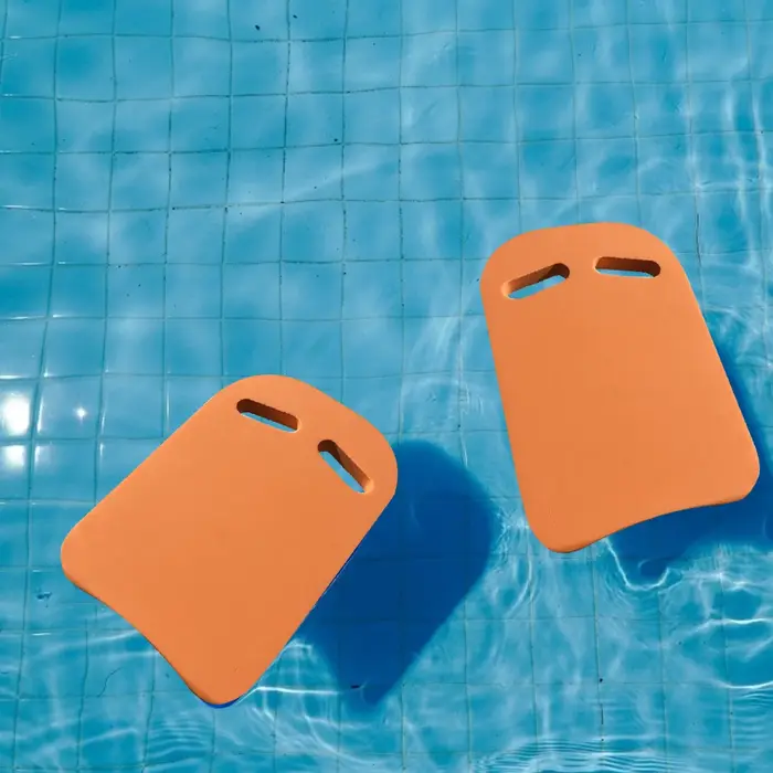 Planche de natation en forme de U