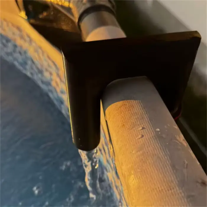 Support de tuyau de piscine