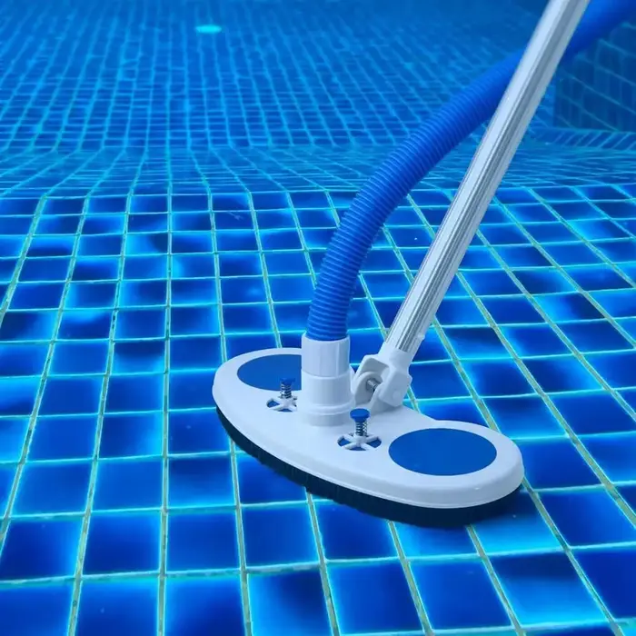 Tête d'aspiration pour piscine avec brosse - Outil de nettoyage sous-marin pour le fond et les parois