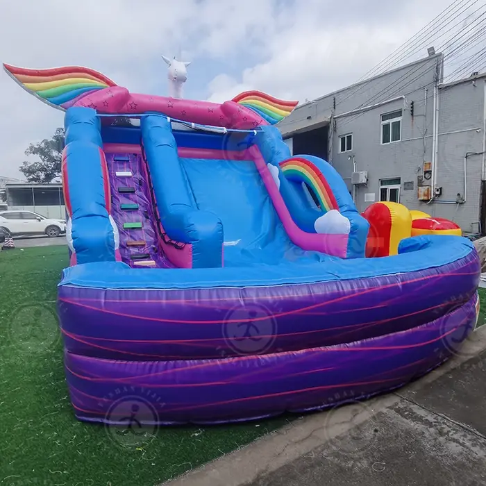 Grand toboggan aquatique gonflable sur le thème de la licorne arc-en-ciel pour filles