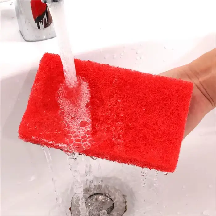 Brosse de nettoyage pour parois de piscine