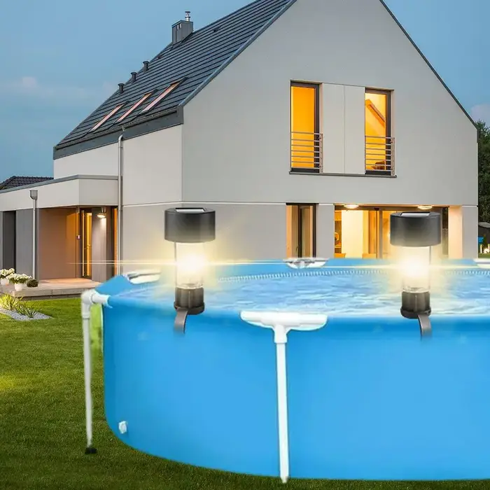 Lampe LED solaire pour piscine