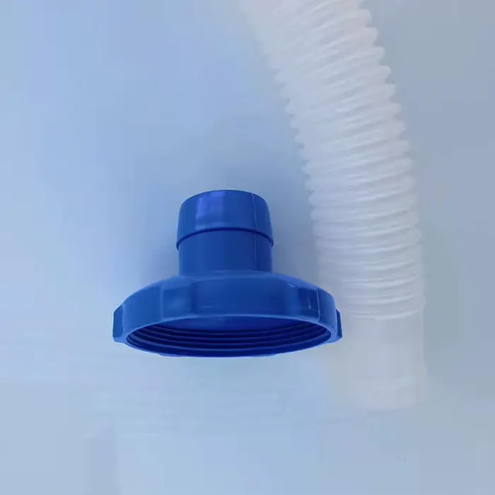 Connecteur de piscine avec tuyau