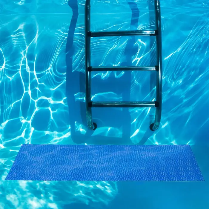 Tapis antidérapant pour échelle de piscine