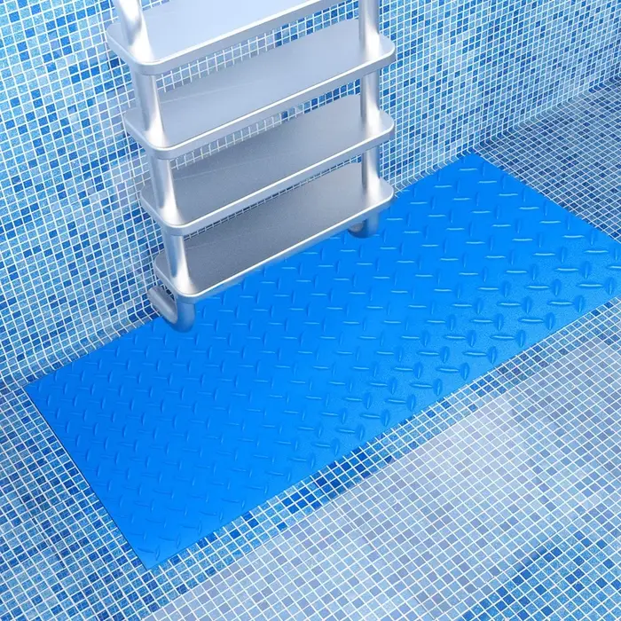 Tapis antidérapant pour marches de piscine