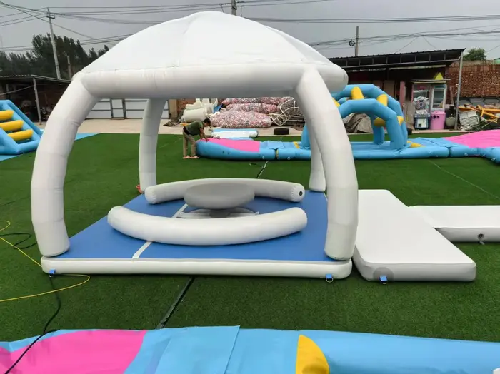 Piscine flottante gonflable avec structure