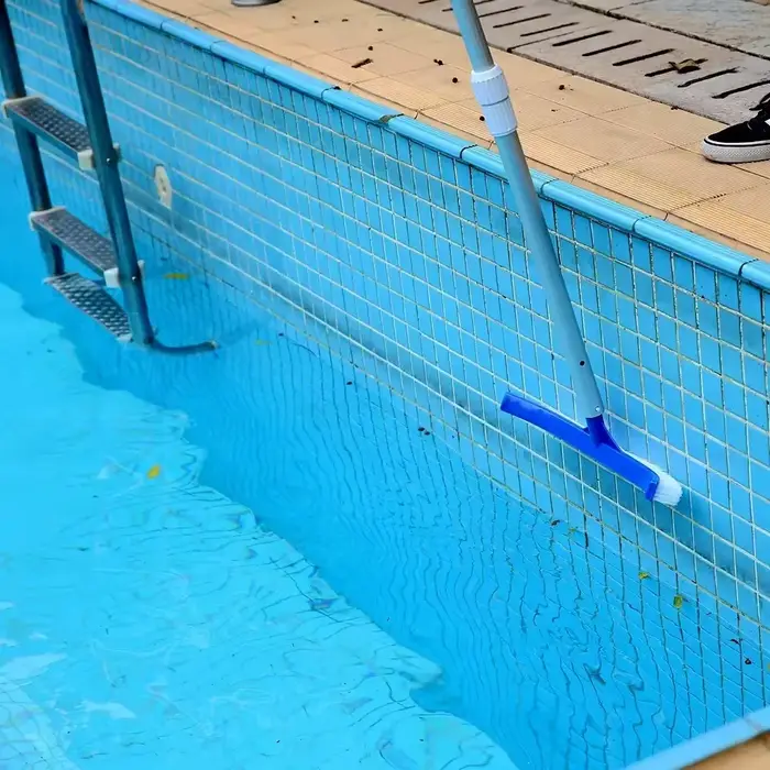 Poignée de brosse de piscine bleue de 18 pouces