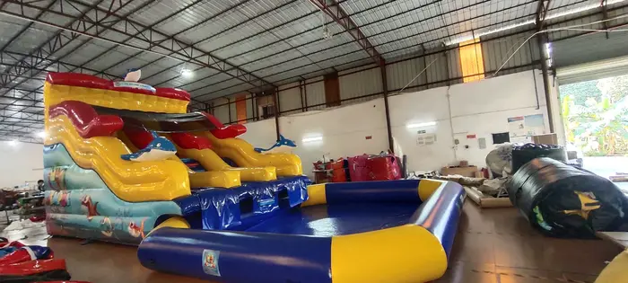Toboggan aquatique gonflable géant commercial 6x4.5x4.5m avec piscine pour la location commerciale - Offre spéciale