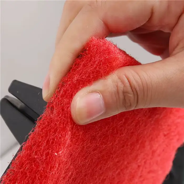 Brosse de nettoyage pour parois de piscine